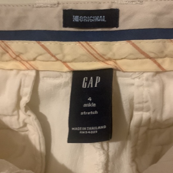 GAP Size 4 Ankle w stretch mini cords in off white. Low-rise and straight leg. - Picture 4 of 4